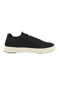 Sneakers in rete neri con una parte superiore testurizzata, caratterizzati da una suola in gomma bianca e chiusura con lacci coordinati, progettati per la traspirabilità e il comfort.