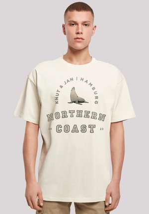 ROBBE KNUT JAN HAMBURG - Print T-shirt - sand