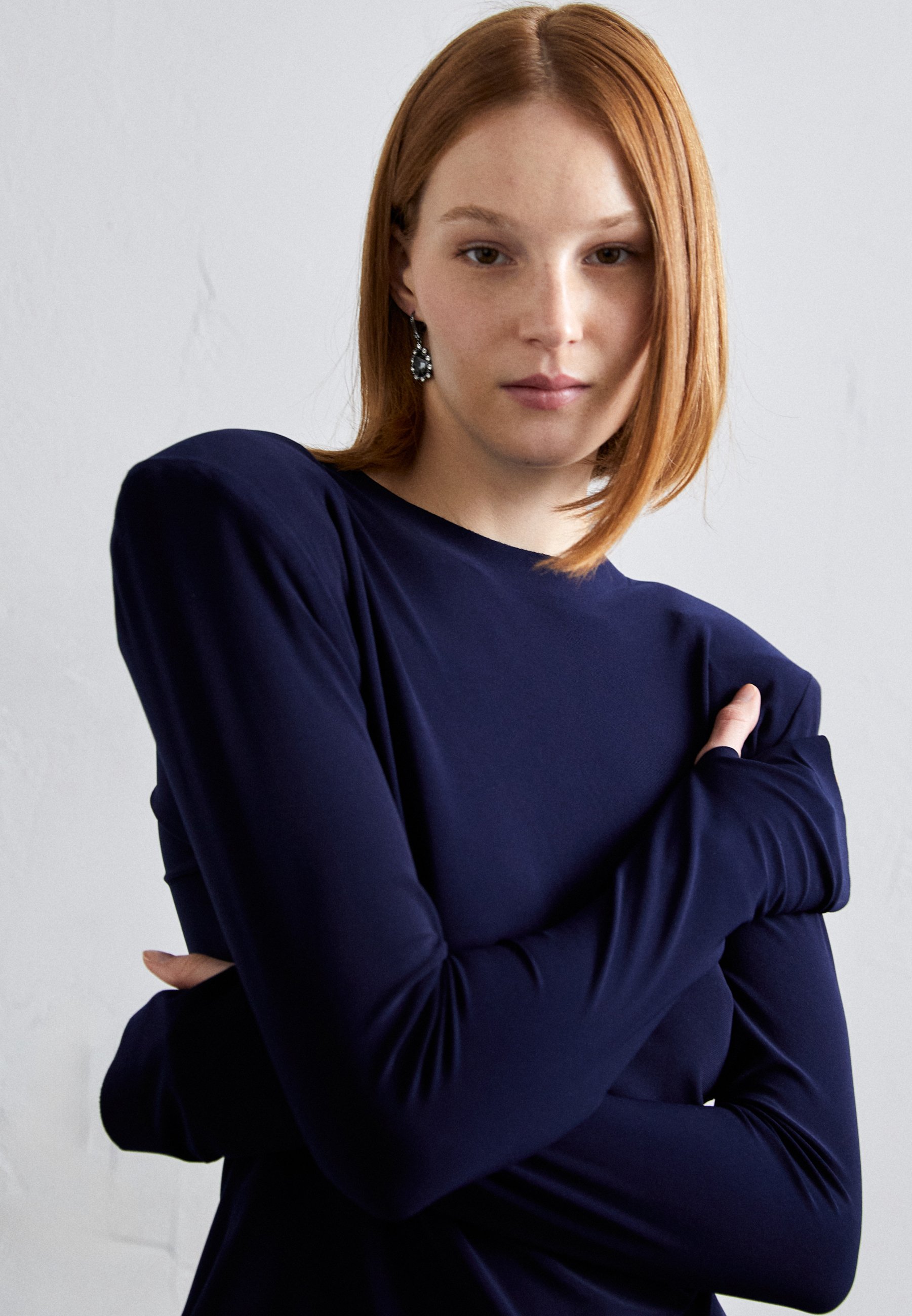 Norma Kamali SHOULDER PAD LONG SLEEVE CREW - Long sleeved top