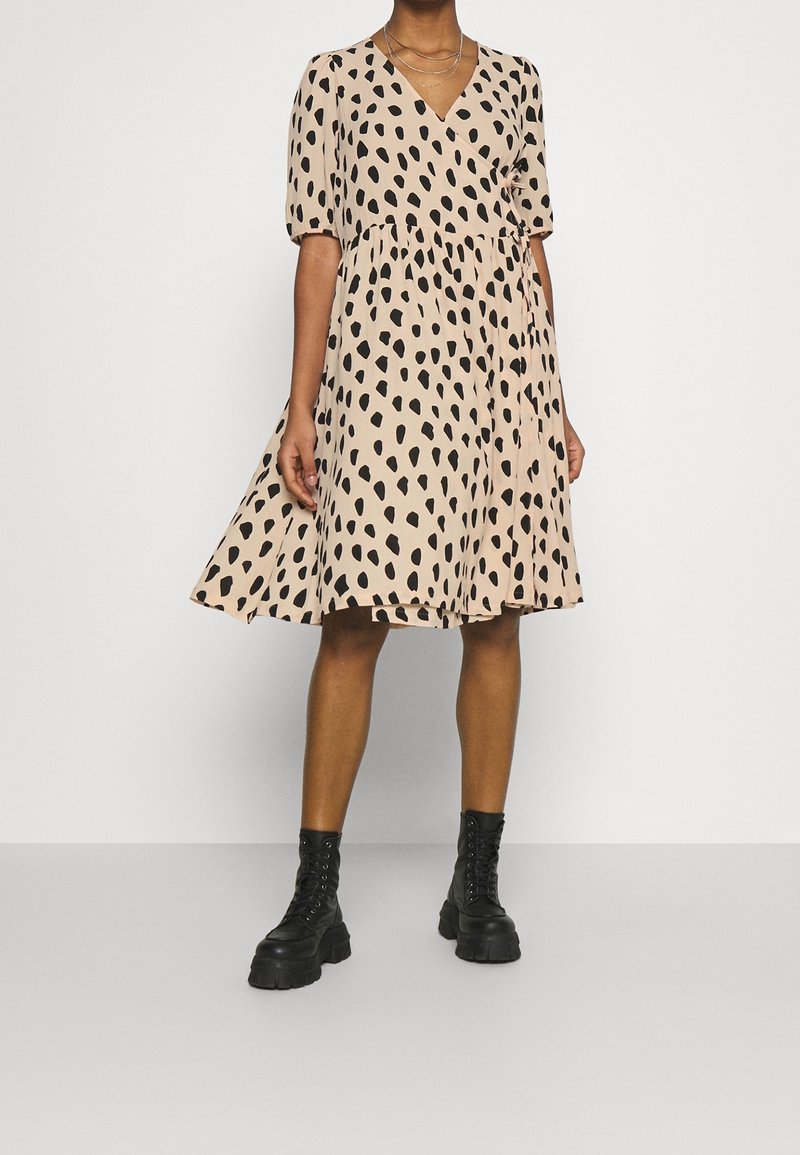Monki Denní šaty - off-white