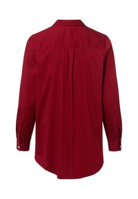 Rotes Langarmhemd aus Baumwolle mit einem Button-Down-Kragen, Rückenschlitz und Manschettendetails. Glatte Textur und abgerundeter Saum.