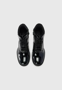Tamaris Bottines à lacets - black patent