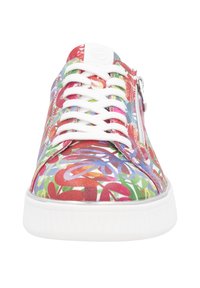 Bunte Sneaker mit floralem Muster in den Farben Rot, Grün und Blau. Weiße Schnürsenkel und ein seitlicher Reißverschluss. Gummisohle. Flaches Design.