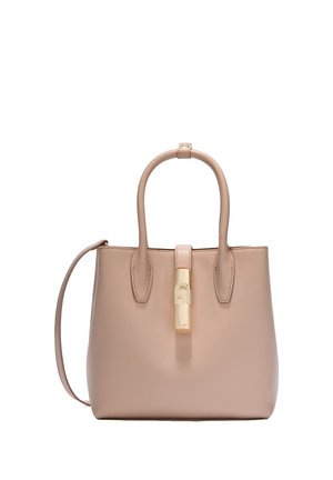 Borsa in pelle beige con due manici arrotondati, tracolla removibile e chiusura centrale dorata.