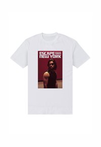 Hvid bomulds t-shirt med et grafisk print af en mand med solbriller, teksten "ESCAPE from NEW YORK," sat mod en rød baggrund.
