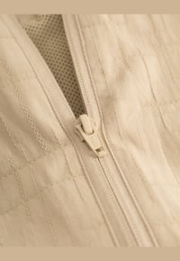 Thumbnail Image 6