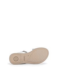 Bílé sandály s texturovanou hnědou gumovou podrážkou, které mají nastavitelné popruhy a zaoblený tvar špičky. Hladký syntetický svrchní materiál.