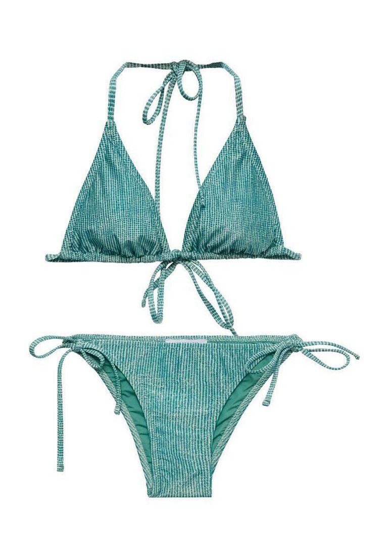 Zeleni prugasti bikini set, ki vključuje trikotno zgornji del z vezalkami in ustrezne nizke hlačke z stranskimi vezalkami. Narejen iz teksturirane tkanine.