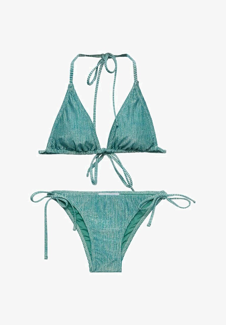 Zeleni prugasti bikini set, ki vključuje trikotno zgornji del z vezalkami in ustrezne nizke hlačke z stranskimi vezalkami. Narejen iz teksturirane tkanine.