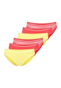 Fünf Paar Unterwäsche aus gelbem und rotem Stoff, jedes mit dekorativer Spitzenverzierung am Taillenbund. Aus weichem Baumwollmaterial.