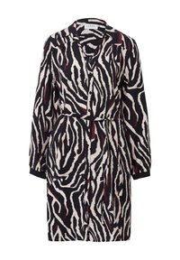 Vestito a maniche lunghe con bottoni, caratterizzato da strisce astratte in bianco, nero e marrone porpora simili a quelle di una zebra, e una cintura coordinata in tessuto in vita.
