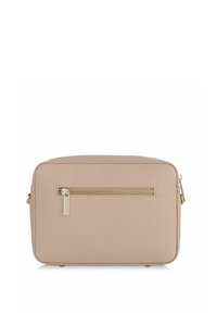 Beżowa prostokątna torba wykonana z teksturowanego materiału, z przednią kieszenią na zamek i złotymi akcentami.
