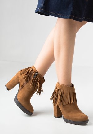 Bottines à talons hauts - camel