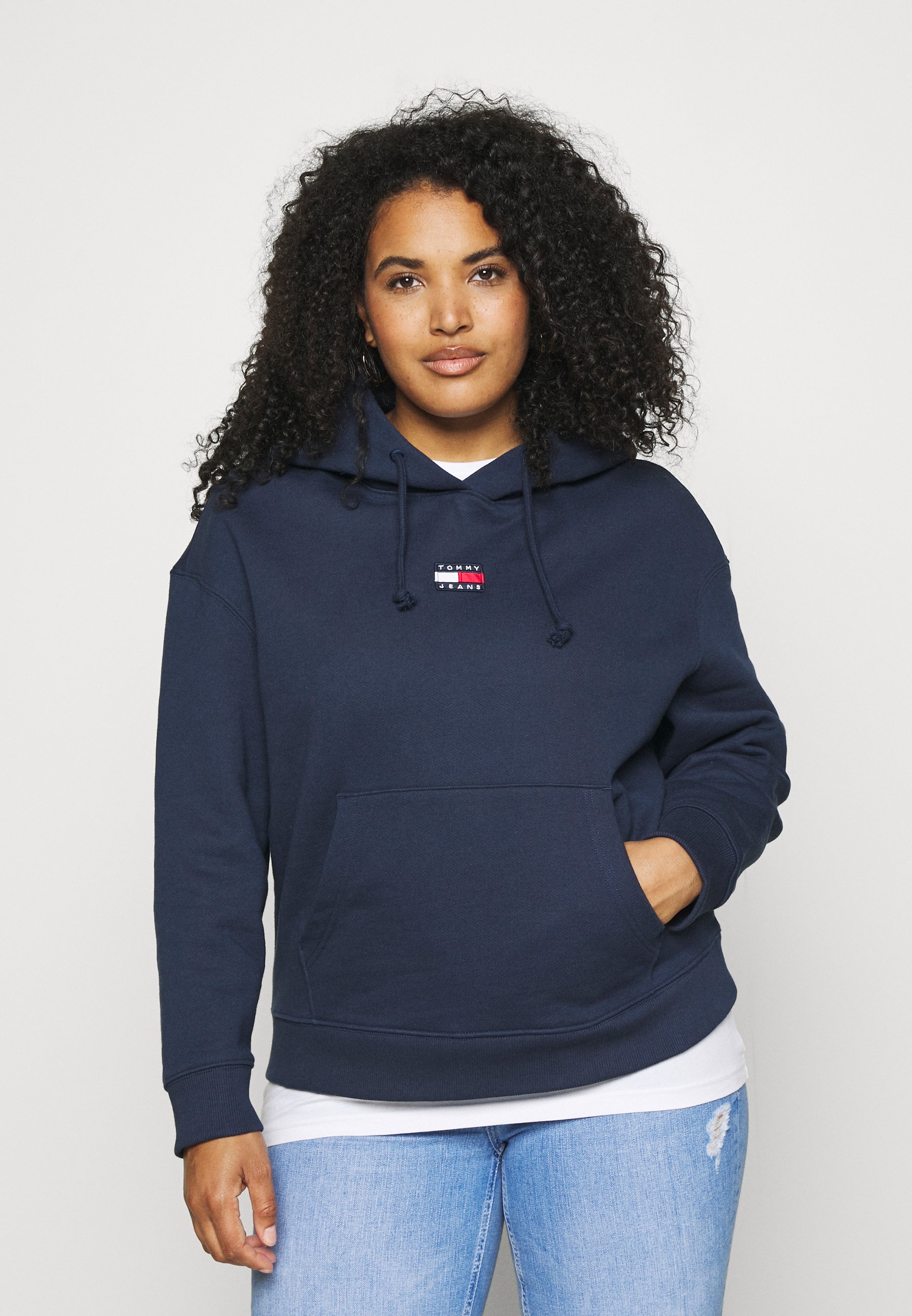 tommy center badge hoodie