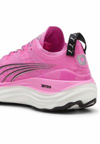 Puma FOREVER NITRO - Bėgimo batai plentui - poison pink black