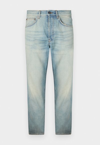 Vaaleansiniset farkut haalistuneessa pesussa, suoralinjaiset, joissa on viisi taskua ja nappikiinnitys. Kankaassa on sileä tekstuuri.