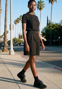 Urban Classics PLEATED BERMUDA  - Shorts - black