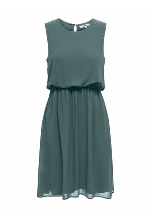 Ærmeløs grøn kjole med perledekorationer på skuldrene, elastisk talje og flydende skørt. Fremstillet af letvægtsstof.