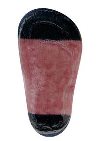 Wkładka z teksturowaną różową górą i czarną dolną krawędzią, o konturowym kształcie zaprojektowanym w celu wsparcia stopy i komfortu.