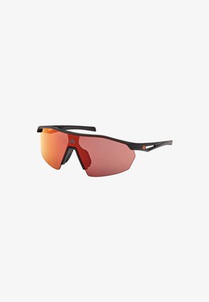 Gafas de sol deportivas negras con lentes envolventes espejados en rojo-naranja y patillas ventiladas, que presentan un pequeño logotipo en el lateral.