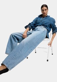 Marks & Spencer MID RISE BARREL - Jeans baggy - light indigo