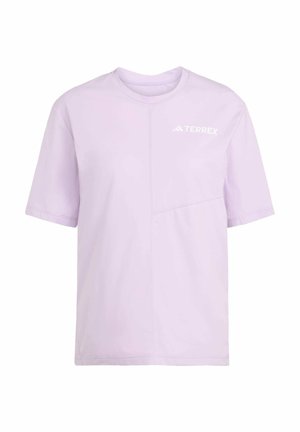 Liliowa koszulka z krótkim rękawem, wykonana z gładkiego materiału, z przeszyciami oraz małym logo TERREX na górnej lewej części.