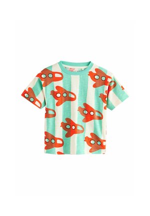 T-shirt z krótkim rękawem w kolorze turkusowym, z powtarzającym się wzorem rakiet w kolorze pomarańczowym z czarnymi akcentami. Lekki, przewiewny materiał, casualowy fason.