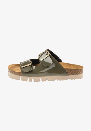 Sandale slip-on en cuir verni vert olive, deux boucles dorées ajustables, semelle intérieure en liège et semelle extérieure épaisse crantée écrue.