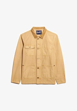 Tan jakke i bomuld med knaplukning, to brystlommer og to større nederste lommer. Har en krave og lange ærmer.