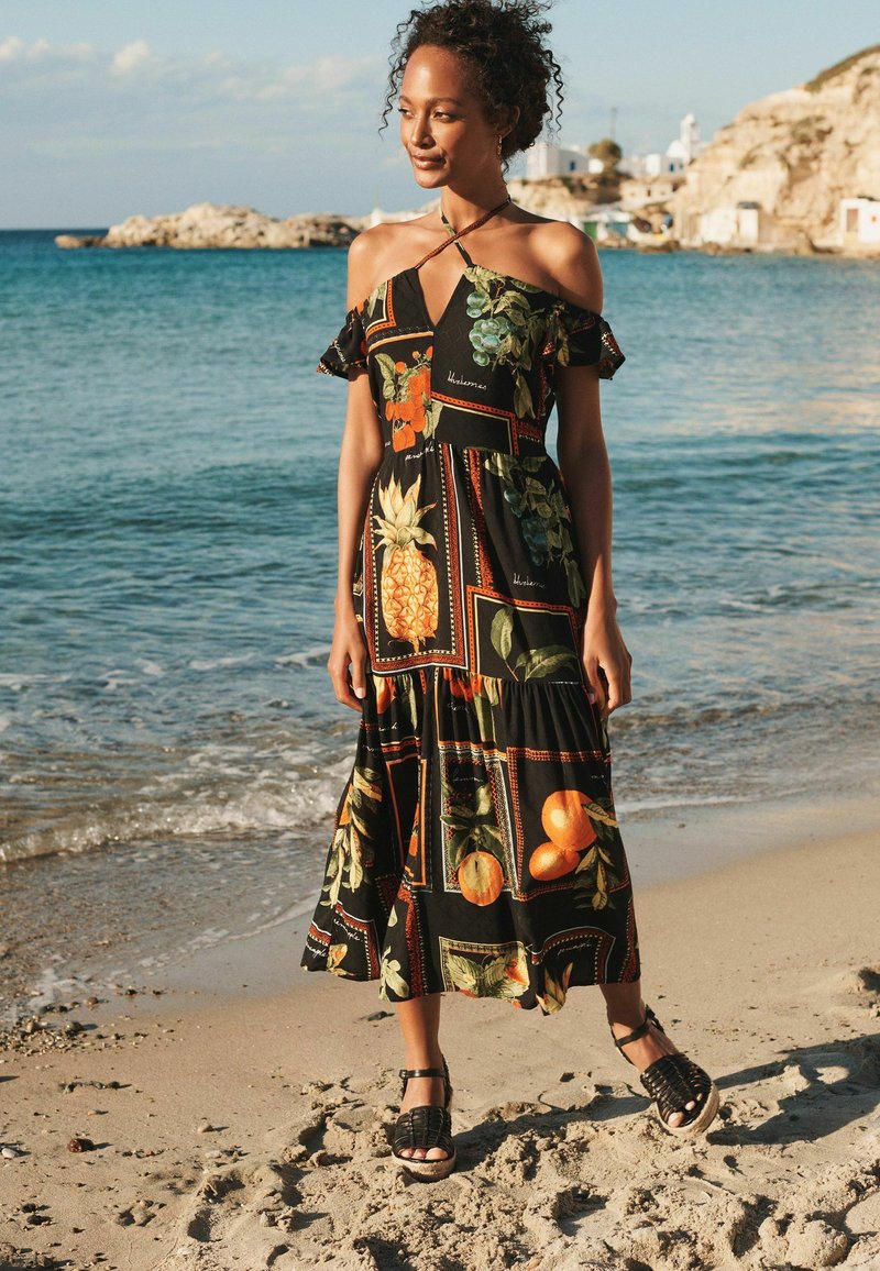 Next OFF SHOULDER HALTER SUMMER Maxikleid black fruit print/schwarz