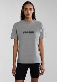 Napapijri - T-shirt z nadrukiem Miniatura obrazu 1