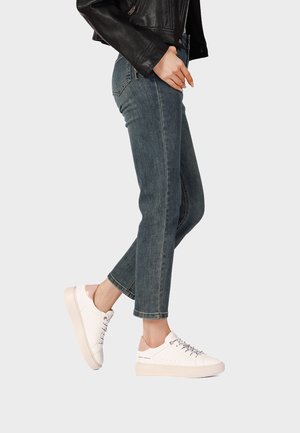 Queen Helena, X35-2 - Sneakers basse - bianco rosa