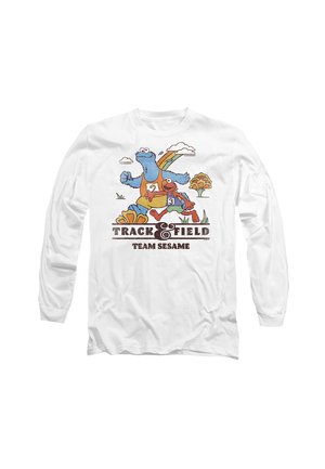 Weißes Langarmshirt mit Zeichentrickfiguren Cookie Monster und Elmo, die rennen. Mit bunten Akzenten und dem Text "TRACK & FIELD TEAM SESAME".