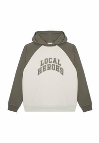 Bluza z kapturem w dwukolorowym designie: kremowe ciało i oliwkowe podkrójki rękawów. Zawiera napis "LOCAL HEROES" nadrukowany dużą, łukowatą czcionką.