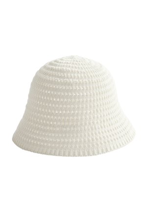 Cappello a secchiello bianco all'uncinetto con tesa larga, leggermente svasata e motivo in maglia aperta e texture.