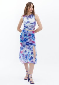 OXXO GATHER DETAILED CROP SINGLET - Top - floral comb