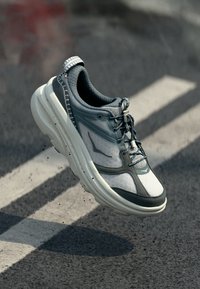 HOKA BONDI B3 UNISEX - Tenisky - alabaster/astroid