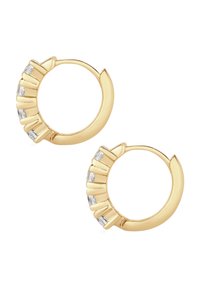 Boucles d'oreilles créoles en or avec un design texturé, agrémentées de pierres précieuses rectangulaires claires sur un côté.