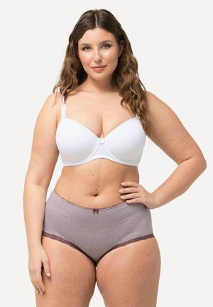 Soutien-gorge blanc rembourré avec des bretelles réglables et un détail en nœud au centre ; culotte taille haute rayée en lavande et marron avec une bordure en dentelle.