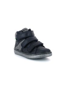 Zapato de tela negra con tres tiras ajustables de velcro, detalles en gris, superficie texturizada y suela de goma. Diseño compacto de caña alta.