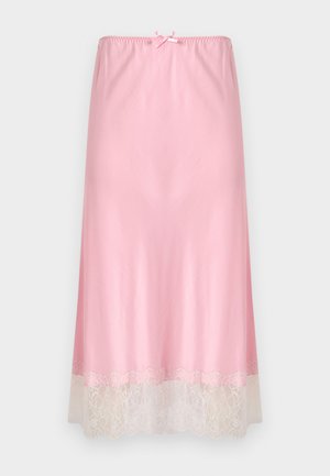 Combinaison en satin rose avec une taille élastique, ornée d'une délicate bordure en dentelle blanche à l'ourlet. Texture douce, design à longueur de genou.