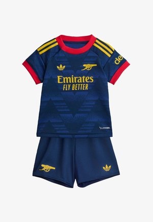 Dunkelblaues und rotes Kinder-Fußballtrikot mit gelbem Emirates Fly Better-Logo, Arsenal-Kanonenemblem sowie Adidas-Streifen und Logos.