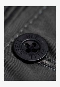 Ausgewählt, vulcan grey