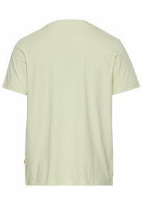 Lysegrøn t-shirt med korte ærmer, rund halsudskæring og lige snit. Har et lille logo-mærke nær nederste venstre side.