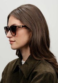 Kapten & Son SIENA - Sluneční brýle - tortoise brown