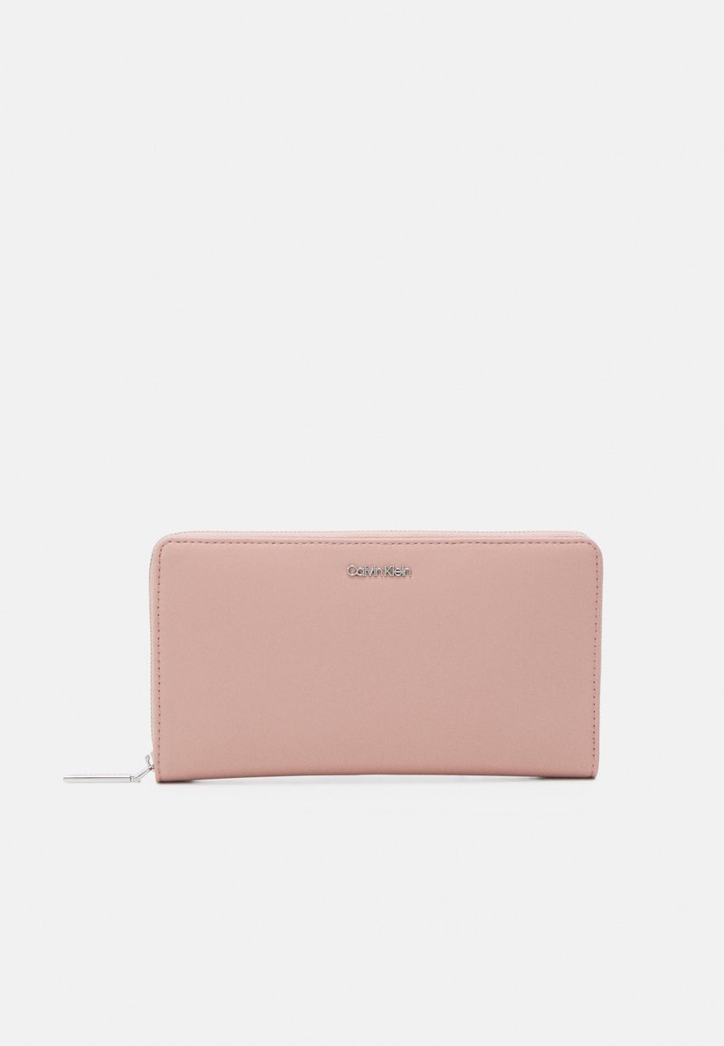 Calvin Klein MUST WALLET XL - Wallet - café au lait
