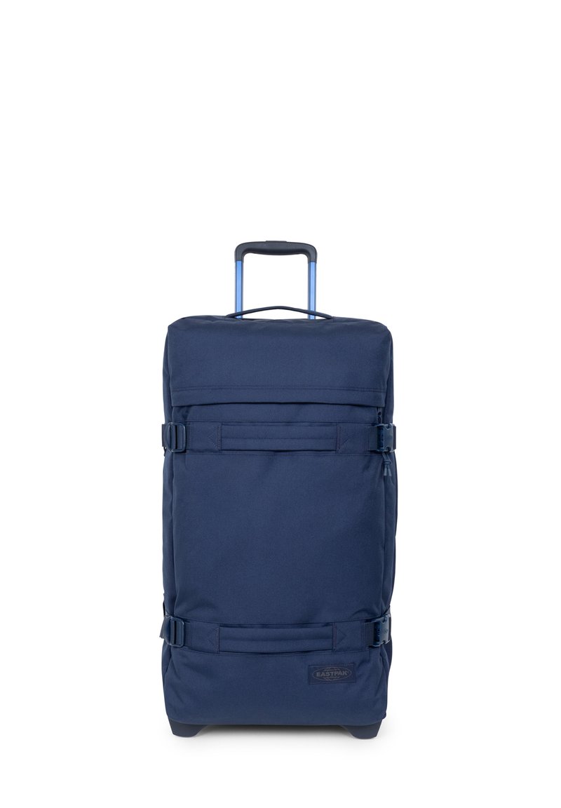 Maleta azul marino con ruedas, fabricada con tejido resistente, que cuenta con un asa retráctil, dos correas de seguridad y un bolsillo frontal para accesorios.