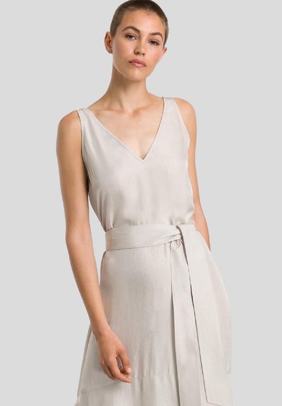 IVY OAK NELE - Freizeitkleid - champagner