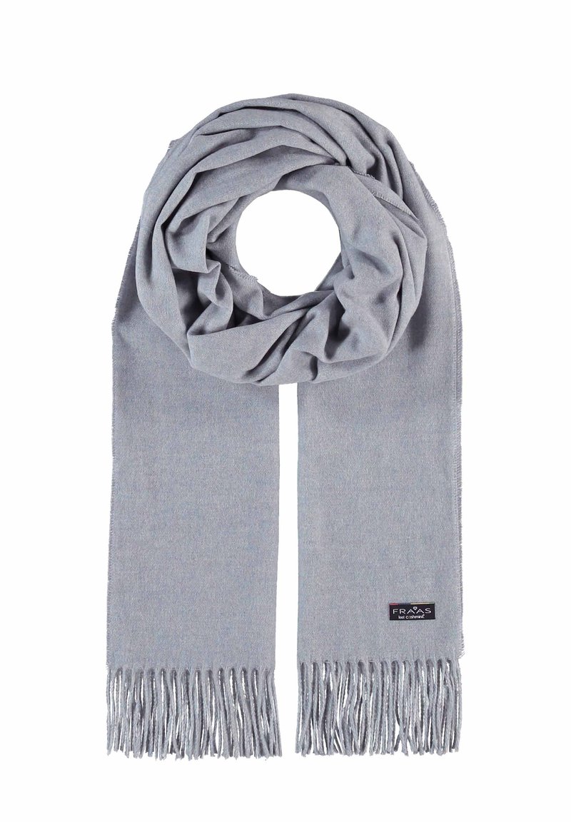 Écharpe gris clair en tissu doux, avec une texture lisse et des accents de franges argentées, dotée d'un petit logo à une extrémité.