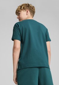 Puma BETTER CLASSICS  - T-shirts basic - cold green